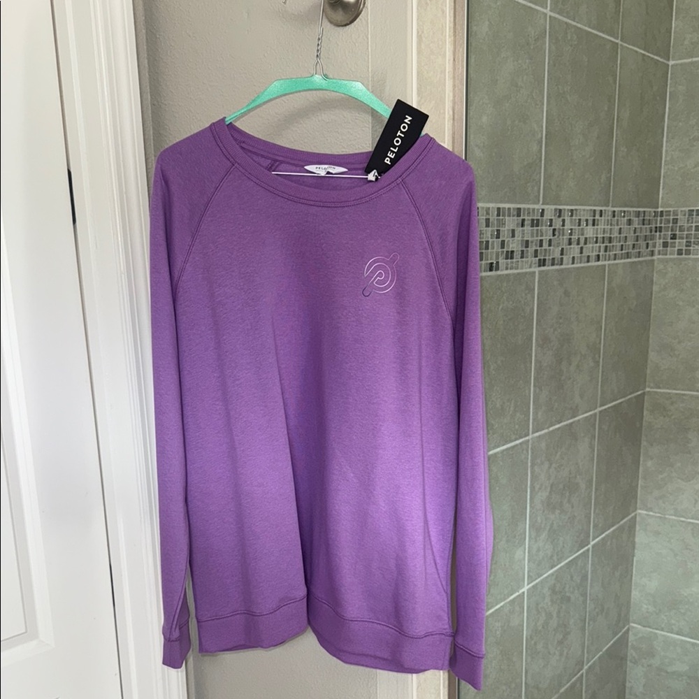 New with Tags Peloton Women’s Purple Long Sleeve Sweatshirt Size XL